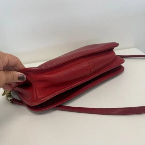 COACH VINTAGE  BAG RED COLORS #5630 PRE OWN VERY GOOD CONDITION - Picture 5 of 7